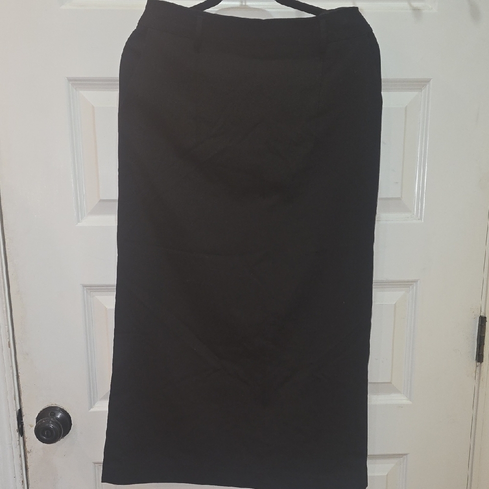 Almina  Concept Black Skirt — Sleek Everyday Style